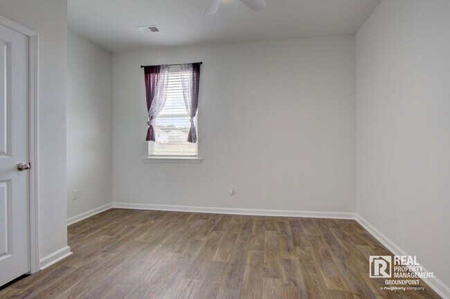 Building Photo - 113 Hillsford Ln