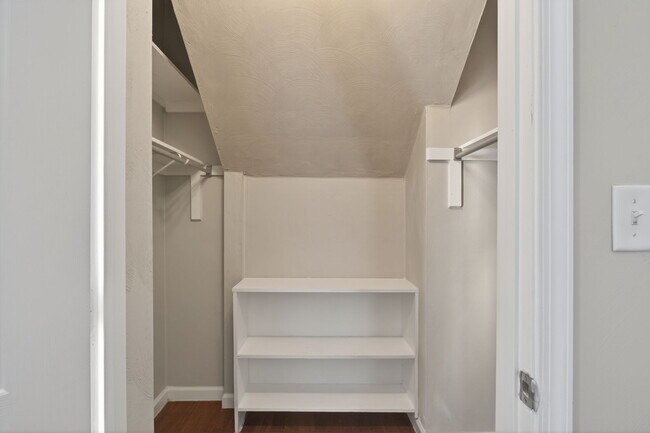 Building Photo - 2818 Tidewater Dr