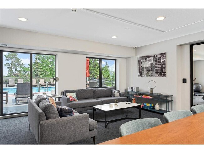 Building Photo - 48 Groveland Terrace