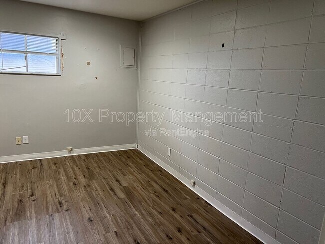 Building Photo - 317 Clarendon Ave