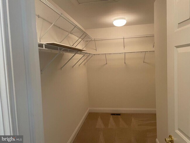 Building Photo - 480 Braceland Dr