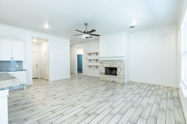 Building Photo - Like New Home in South West Lubbock!