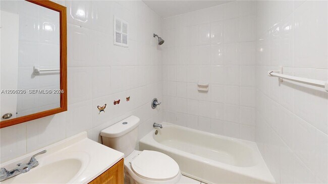 Building Photo - 160 SW 30th Ave