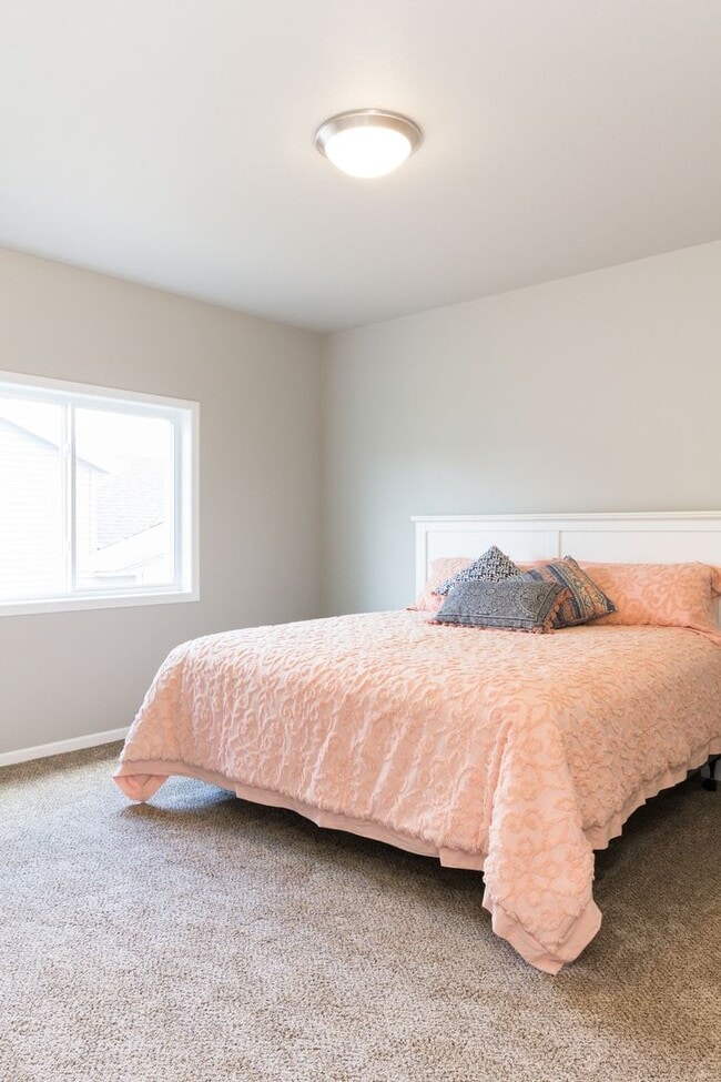 Building Photo - 3-bedroom, 3-bathroom West Fargo Single-Family Home w/ 3 Stall Garage