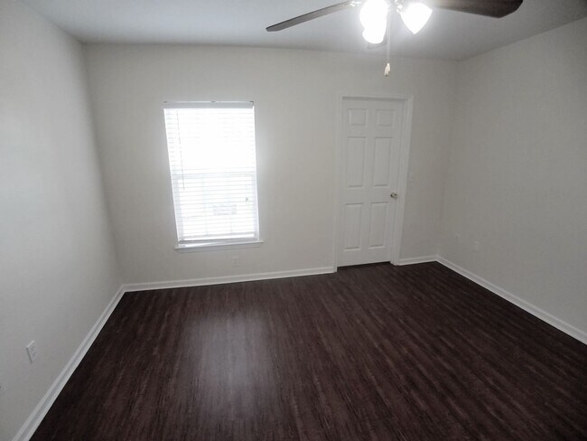 Building Photo - Gorgeous 2/2 Wood Floors Condo For Rent @ ...