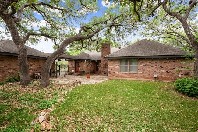 Building Photo - 7007 Fence Line Dr