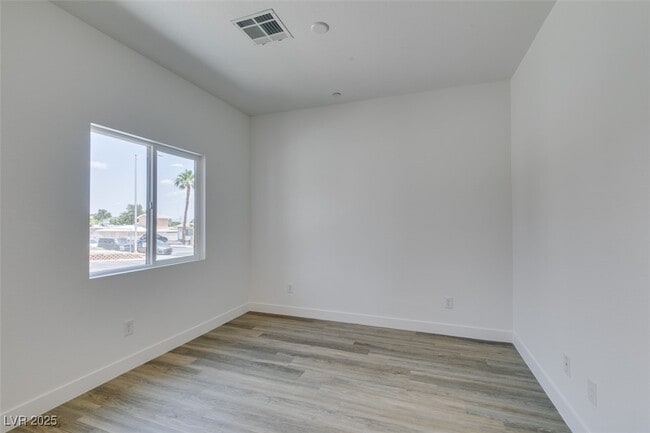 Building Photo - 367 N 16th St