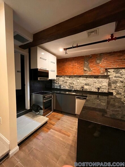 Building Photo - 1028 Commonwealth Ave