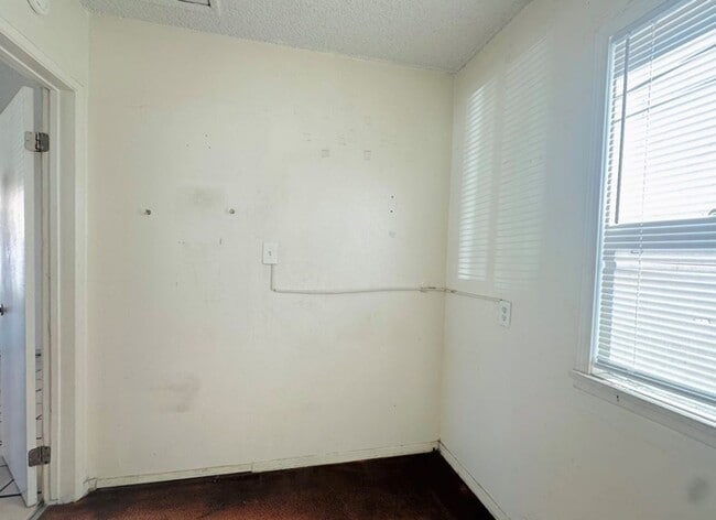 Building Photo - 3661 Webster Ave