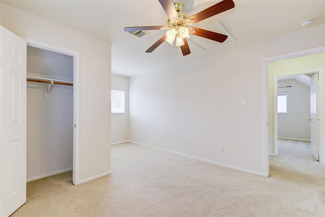 Building Photo - 3930 Mossy Pl Ln