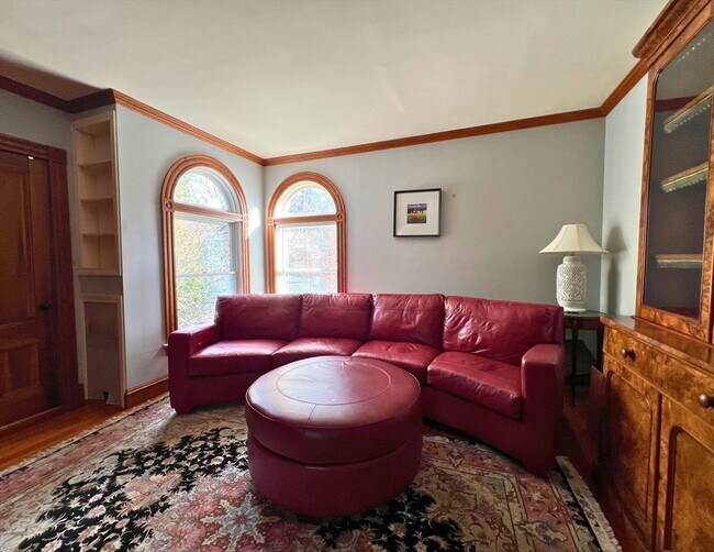 Building Photo - 12 Brook St