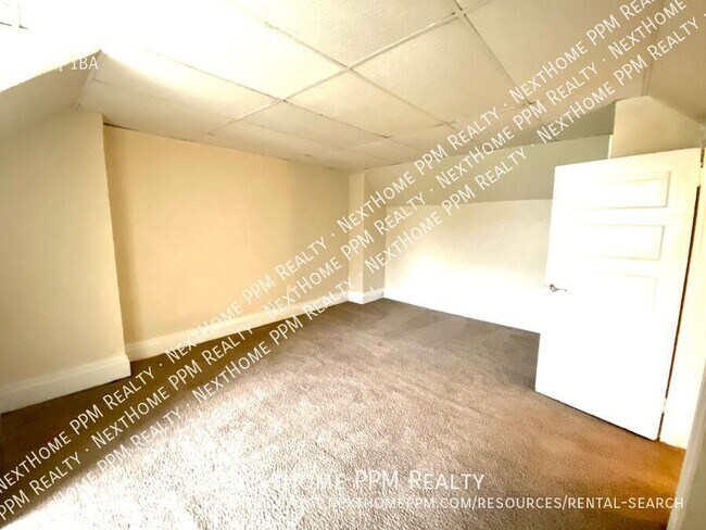 Building Photo - 214 Oneida St