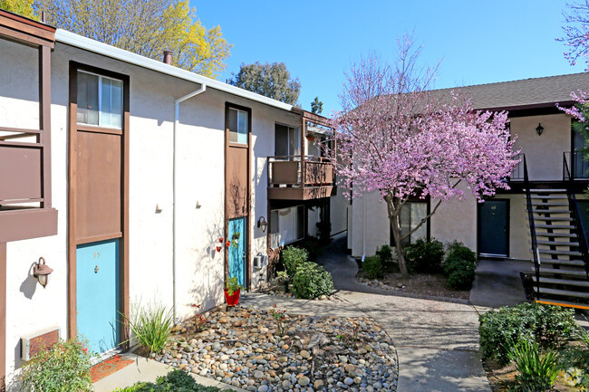 Building Photo - Moorpark Garden Apartments