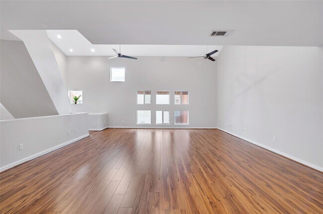 Building Photo - 2605 Calumet St