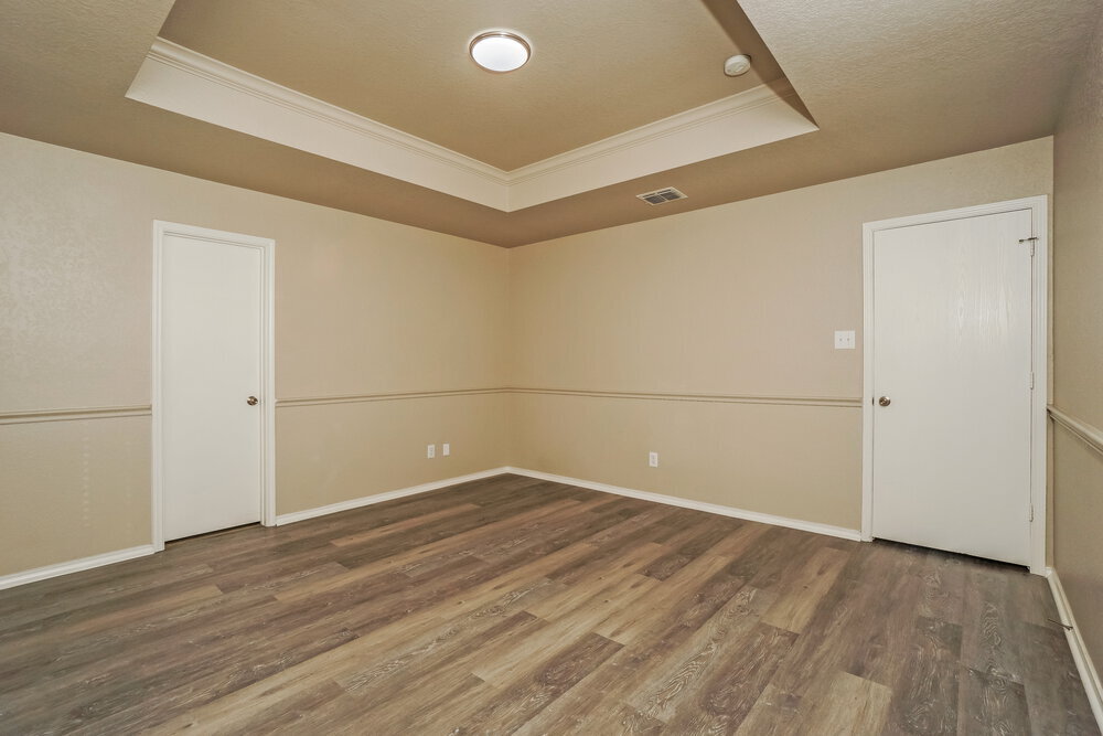 Building Photo - 9331 Maple Silver