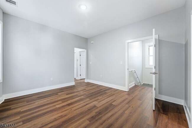 Building Photo - 913 S 18th St