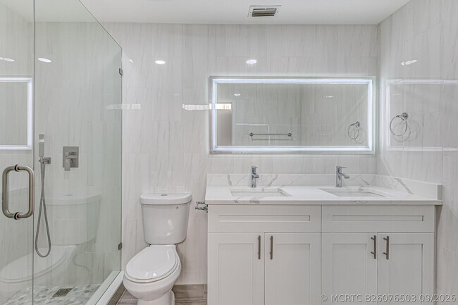 Building Photo - 1240 Summit Pl Cir