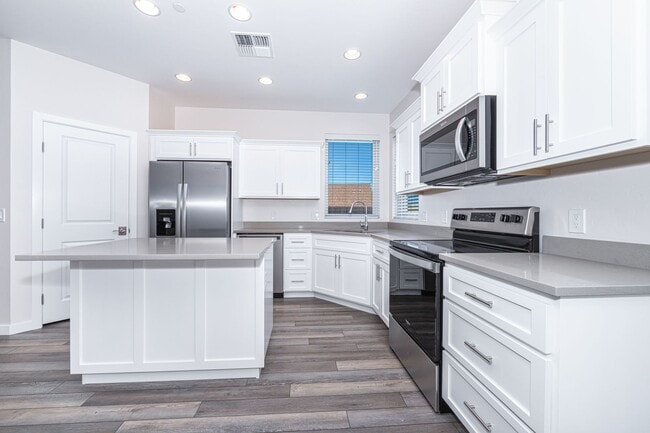 Building Photo - HOUSE -COTTONWOOD - HOA:THE VINEYARDS IN C...