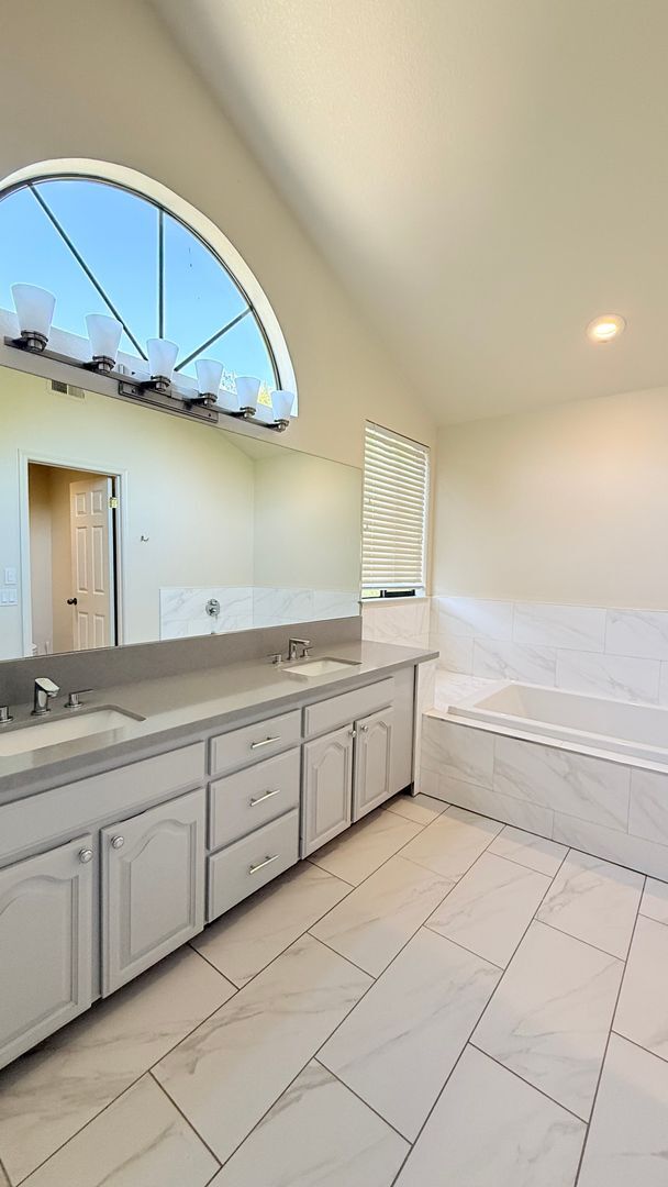 Building Photo - 223 Tipperary Lane -30% Rental Fee