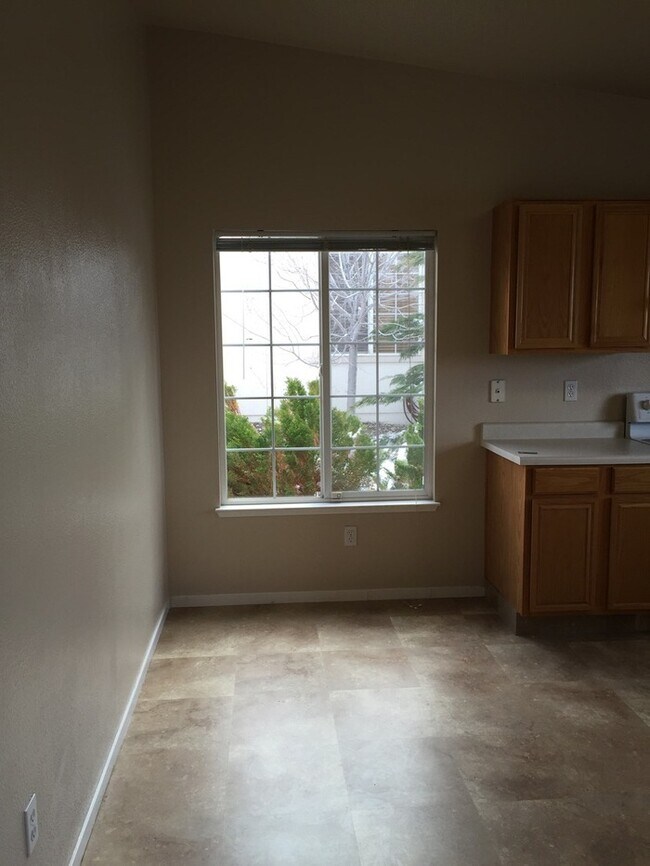 Building Photo - Beautiful home with RV Parking!!!!!!