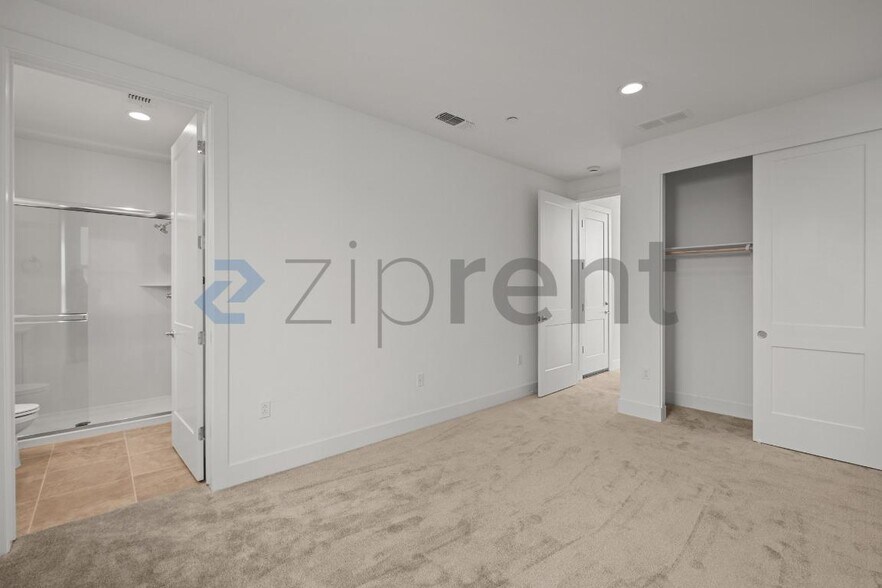Building Photo - Unit