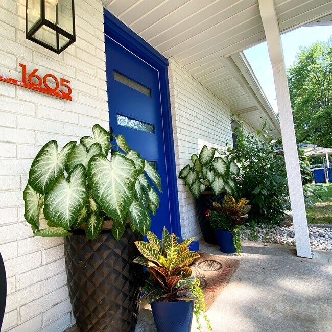 Building Photo - 1605 SE P St