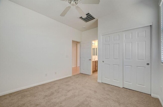Building Photo - BEAUTIFUL 4 BEDROOM HOME IN GUARD GATED COMMUNITY!