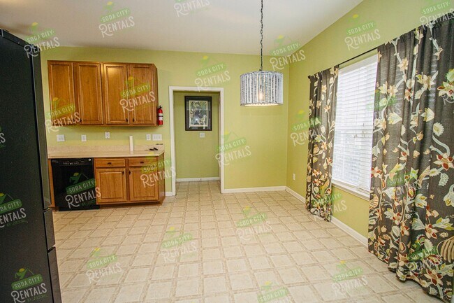 Building Photo - Prelease for June 15th, 2026- 3 Bedroom, 2...