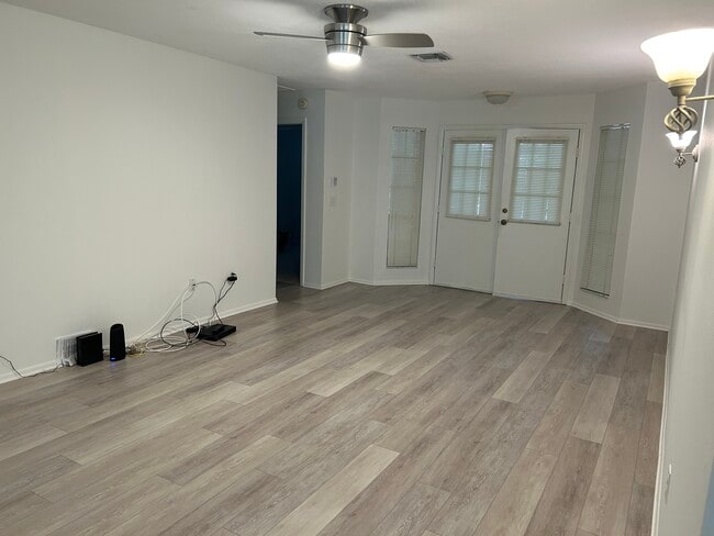 Building Photo - 6665 Water Oak Ct
