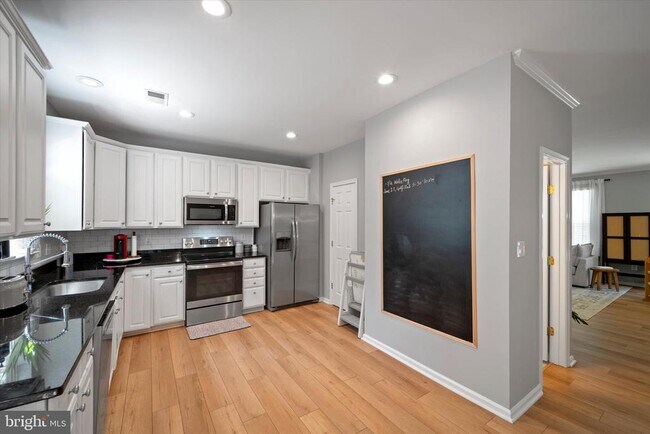 Building Photo - 43459 Laidlow St
