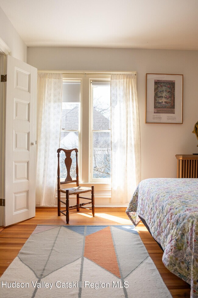 Building Photo - 5 Fairview Ave