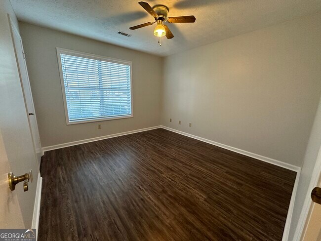 Building Photo - 345 Cornwallis Way