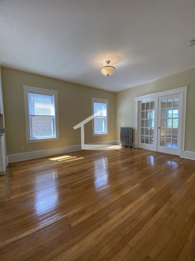 Building Photo - Available Now - Single, Private Bedrooms for Rent in SHARED  Brookline / Washington Sq 4 Bed/2 Bath