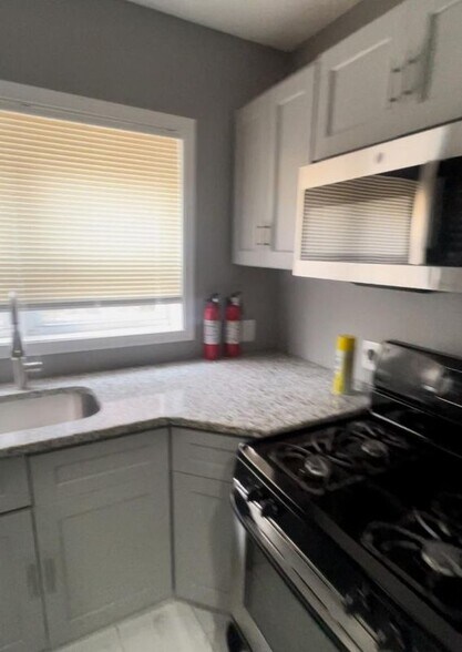 Building Photo - 3804 N Darien St