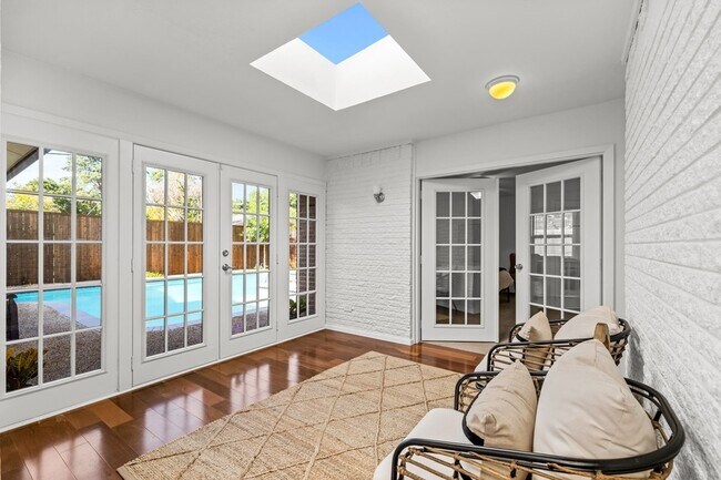 Building Photo - 3875 Buckthorne Dr