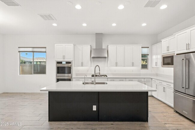 Building Photo - 8804 W Vista Ave