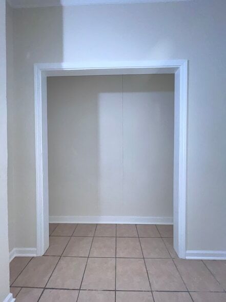 Building Photo - 8919 S Muskegon Ave