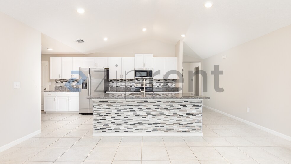 Building Photo - 5721 SW 92nd Pl