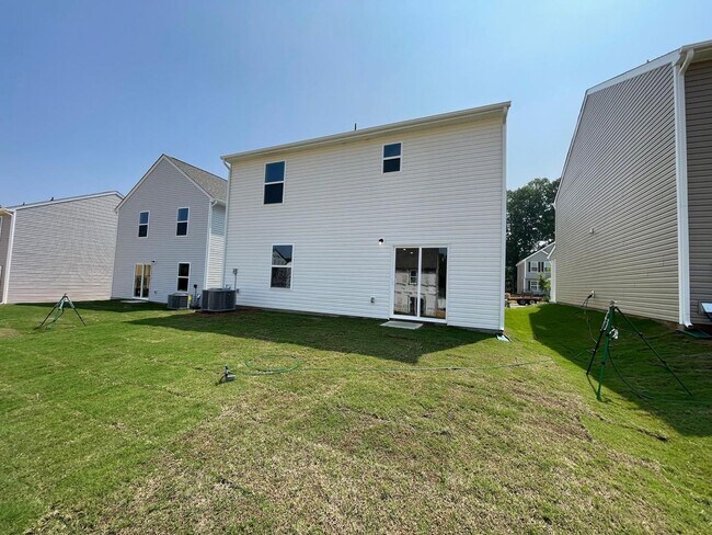 Building Photo - Beautiful 4BR/2.5BA Home in Charlotte!