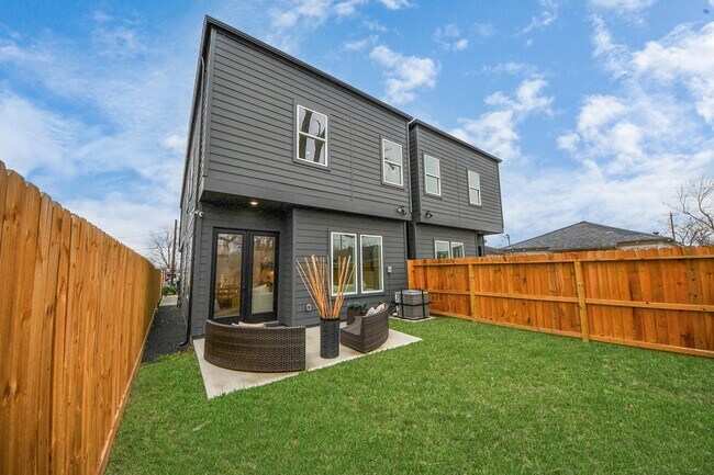 Building Photo - 4415 Coke St