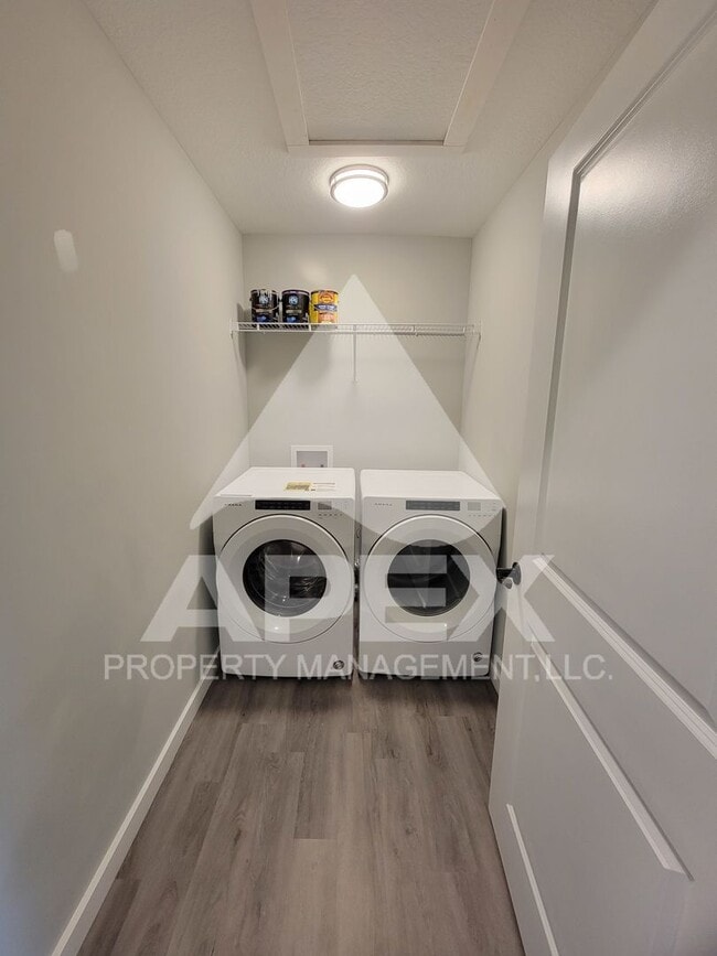 Building Photo - Recently Built 3Bd - 2 Ba Single Family Ho...