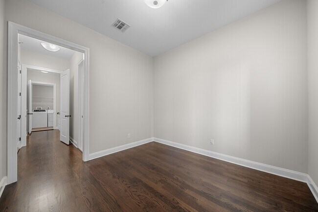 Building Photo - 1600 Kaufer Ln