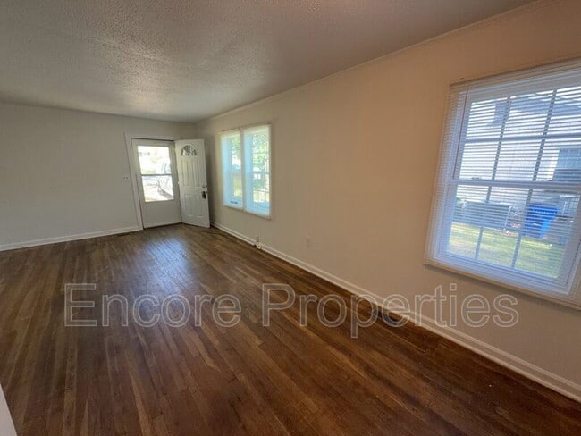 Building Photo - 2731 Knowles St