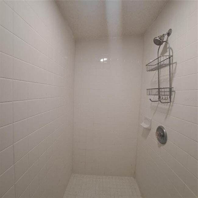 Building Photo - 627 61st Ave S