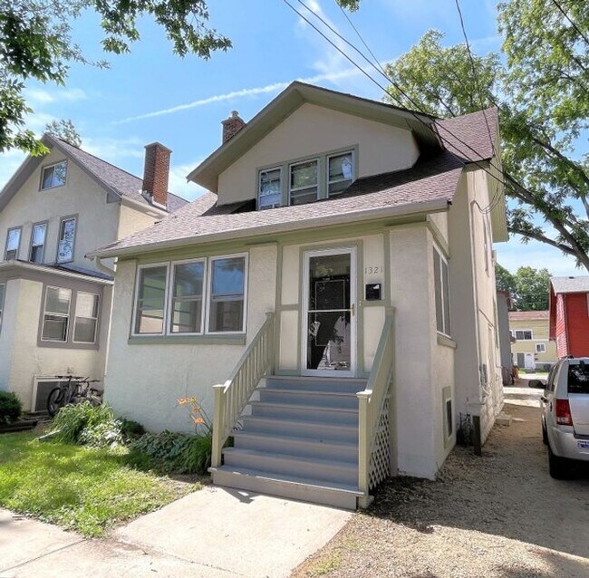Primary Photo - 1321 Milton St