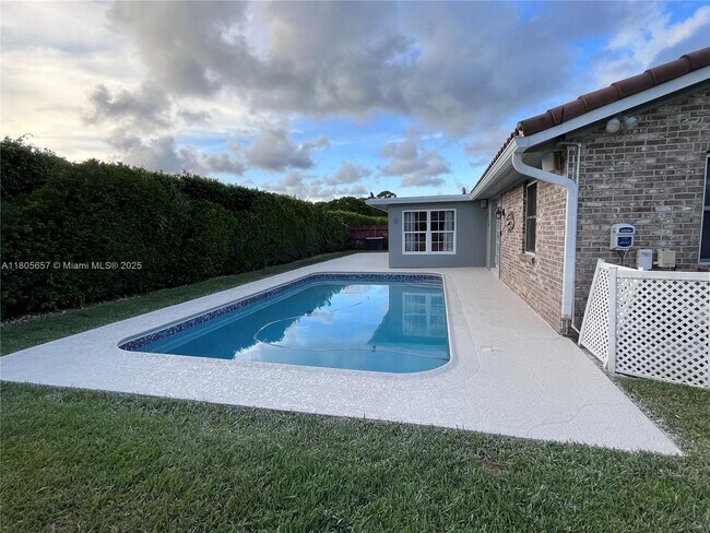 Building Photo - 22167 Serenata Cir E