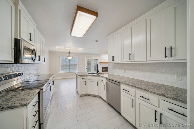 Building Photo - 7922 N 125th E Ave