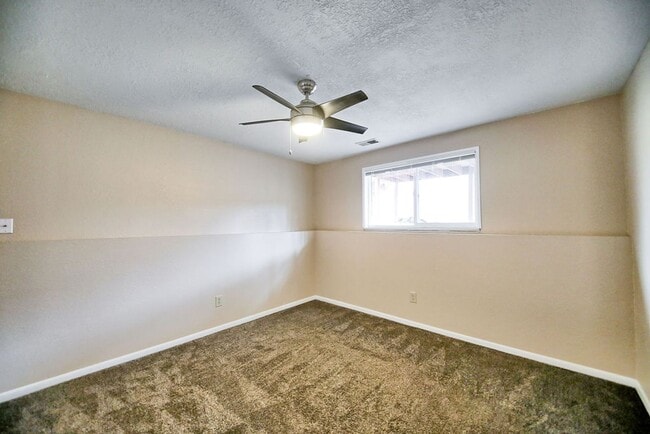 Building Photo - 2 Bedroom Duplex in Greeley