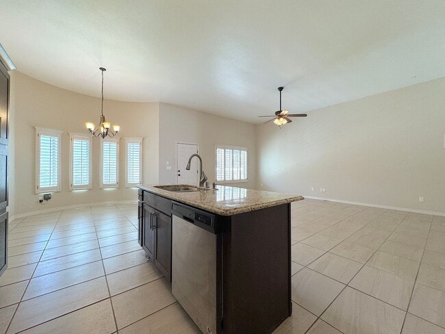 Building Photo - West El Paso 4 bed refrig A/C Home in Ench...
