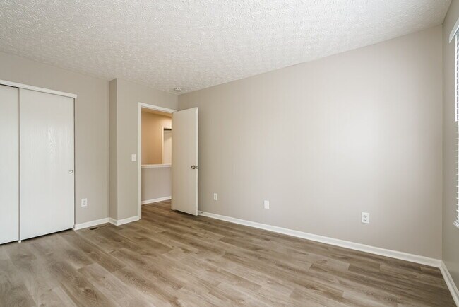 Building Photo - 568 Penn St